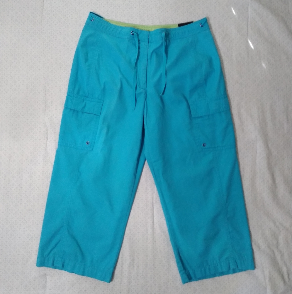 Izod Blue cargo capris Size 10 New